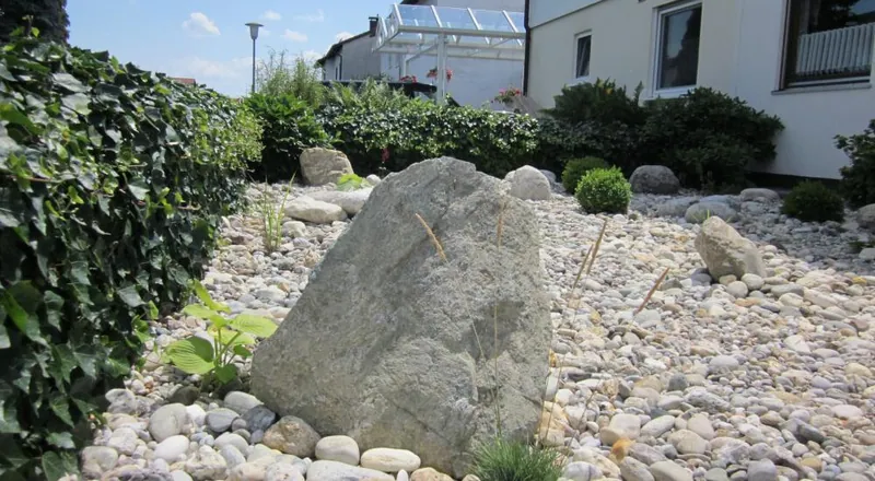 Gartenweg aus Stein