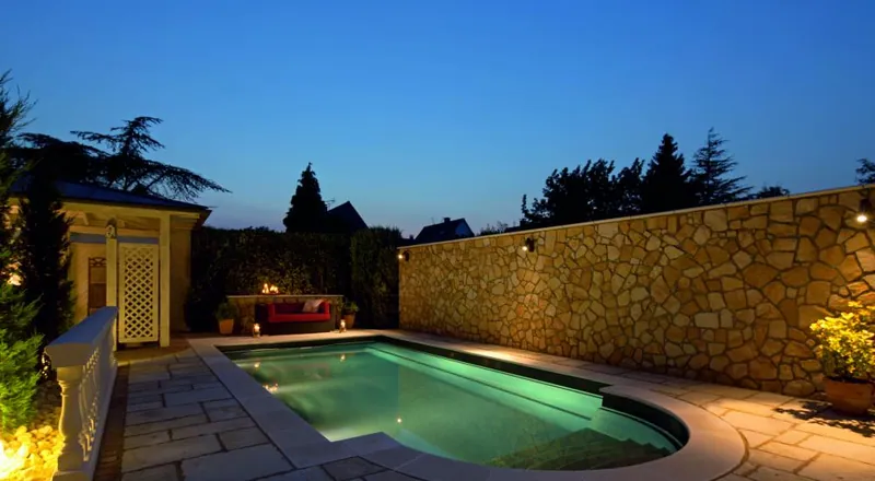 Poolanlage im Garten